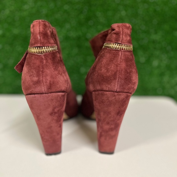Aldo burgundy booties with gold hardware size 9 - Picture 3 of 7